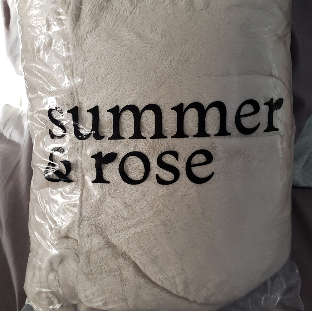 Summer & Rose Cozy Robe - Picture 4 of 4